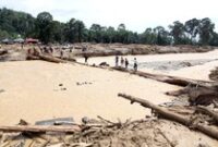 1764500728330-akses-jalan-di-tapanuli-selatan-putus-akibat-banjir-bandang-1764409766816_43