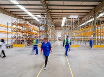 1764522343162-staff-gudang_43