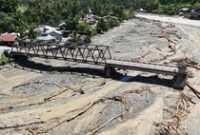 1764565559058-jembatan-beutong-ateuh-nagan-raya-putus-diterjang-banjir-bandang-1764506985657_43