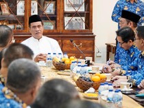 1764565585002-pukul-6-pagi-mentan-pimpin-rapat-penyaluran-bantuan-pangan-ke-aceh-sumbar-1764555608189_43