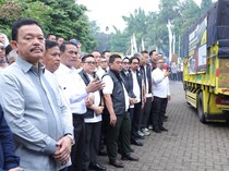 1764824740129-menteri-pertanian-mentan-andi-amran-sulaiman-melepas-207-truk-bantuan-logistik-senilai-rp-348-miliar-untuk-masyarakat-terdampa-1764818878935_43