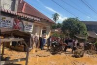 1764824765748-tapanuli-tengah-menjadi-salah-satu-kabupaten-di-sumatera-utara-yang-terparah-mengalami-bencana-banjir-1764807542842_43