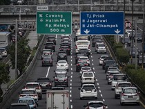 1764954317651-potret-puncak-arus-liburan-tahun-baru-2023-ribuan-orang-tinggalkan-jakarta-1_43