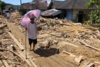 1764997516973-penampakan-sisa-terjangan-banjir-bandang-di-tapanuli-tengah-1764819468763_43