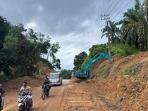 1765019143434-pada-lintas-tengah-aceh-tantangan-terbesar-masih-dihadapi-karena-banyaknya-jembatan-yang-putus-serta-badan-jalan-yang-tergerus-1764998028542_43