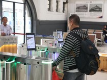 1765105522611-face-recognition-stasiun-pasar-senen-resmi-beroperasi-begini-penampakkannya-2_43