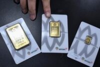 1765105541490-potret-butik-antam-saat-harga-emas-naik-1_43