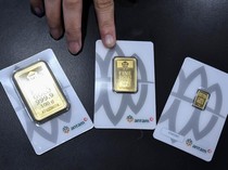 1765105541490-potret-butik-antam-saat-harga-emas-naik-1_43