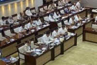 1765191930255-purbaya-di-dpr-1765178126623_43