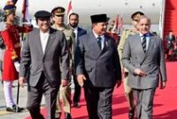 1765278298231-prabowo-disambut-langsung-presiden-pakistan-asif-ali-zardar-perdana-menteri-pakistan-muhammad-shehbaz-sharif-saat-tiba-di-pang-1765188198091_43