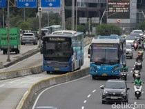 1765278321543-tarik-ulur-kenaikan-tarif-transjakarta-1762947066009_43