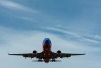 1765278336213-ilustrasi-pesawat_43