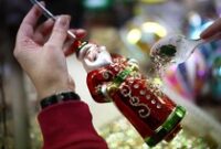 1765299884299-kerajinan-kaca-polandia-jadi-primadona-dekorasi-natal-dunia-1765266743920_43