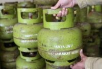 1765299895611-wakil-ketua-dpr-ri-dasco-sidak-penjualan-lpg-3-kg-4_43