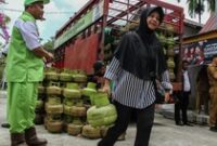 1765299897466-potret-operasi-pasar-elpiji-3-kg-di-palangka-raya-2_43