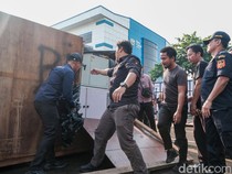 1765429533996-kontainer-ilegal-1765420543976_43