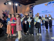 1765537508144-pemberian-sertifikat-kepada-mua-tuli-bakti-bca-1765534322879_43