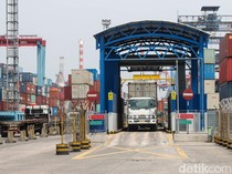 1765537545192-bea-cukai-luncurkan-pemindai-sinar-x-dan-ai-tread-untuk-perkuat-pengawasan-impor-di-tanjung-priok-1765523937069_43