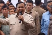 1765559117371-teks-foto-presiden-prabowo-saat-mengunjungi-aceh-tamiang-foto-dok-sekretariat-presiden-1765512957523_43