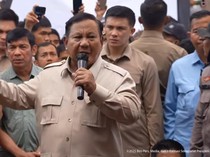 1765559117371-teks-foto-presiden-prabowo-saat-mengunjungi-aceh-tamiang-foto-dok-sekretariat-presiden-1765512957523_43