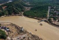 1765559119592-jembatan-lubuk-sidup-masih-putus-pascabanjir-akses-warga-aceh-tamiang-terganggu-1765435808321_43