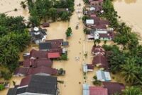 1765688686545-bingkai-sepekan-pilu-aceh-sumut-sumbar-dikepung-banjir-dan-longsor-1764341837579_43