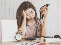 1765731896080-ilustrasi-utang-pinjaman-online_43