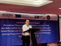 1765775110944-deputi-bidang-koordinasi-pemberdayaan-ekonomi-masyarakat-dan-perlindungan-pekerja-migran-kemenko-pm-leontinus-alpha-edison-1765773944677_43