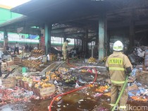 1765775124337-pasar-induk-kramat-jati-terbakar-aktivitas-pedagang-lumpuh-1765768206769_43