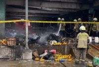 1765796732350-ratusan-kios-di-pasar-induk-kramat-jati-jakarta-timur-kebakaran-1765773585198_43