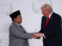 1765818325002-potret-kompak-prabowo-dan-trump-acungkan-jempol-di-ktt-perdamaian-gaza-1760409496089_43