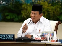 1765818333181-prabowo-pimpin-sidang-kabinet-paripurna-senin-15122025-1765793763785_43