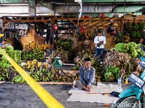 1765904707622-sehari-usai-kebakaran-pasar-induk-kramat-jati-dibuka-kembali-1765865839630_43