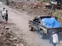 1766034299139-akses-jalan-kka-yang-menghubungkan-kabupaten-aceh-utara-dan-kabupaten-bener-meriah-dapat-dilintasi-kendaraan-roda-empat-1765996747703_43