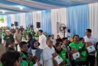 1766034309323-driver-ojol-dapat-paket-sembako-murah-jelang-nataru-ini-isinya-1766031421263_43