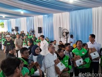 1766034309323-driver-ojol-dapat-paket-sembako-murah-jelang-nataru-ini-isinya-1766031421263_43