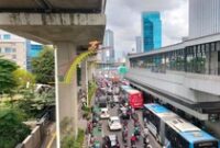 1766099061803-situasi-arus-lalu-linta-pancoran-di-hari-pertama-wfa-asn-maulanidetikcom-1742780676281_43