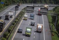 1766811895180-atur-arus-nataru-pemerintah-batasi-operasional-truk-di-jalan-tol-1765880181513_43
