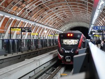 1767027909076-ramainya-penumpang-lrt-jabodebek-saat-pergantian-tahun-1_43