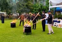 1767114297672-pemusnahan-rokok-ilegal-di-kantor-bea-cukai-sidoarjo-1766043519879_43