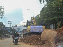 1767330406558-akses-sibolgatapteng-kembali-terbuka-usai-longsor-1765073743784_43