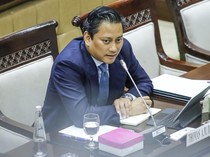 1769490305613-thomas-djiwandono-diuji-dpr-melaju-ke-kursi-deputi-gubernur-bi-1769424104015_43